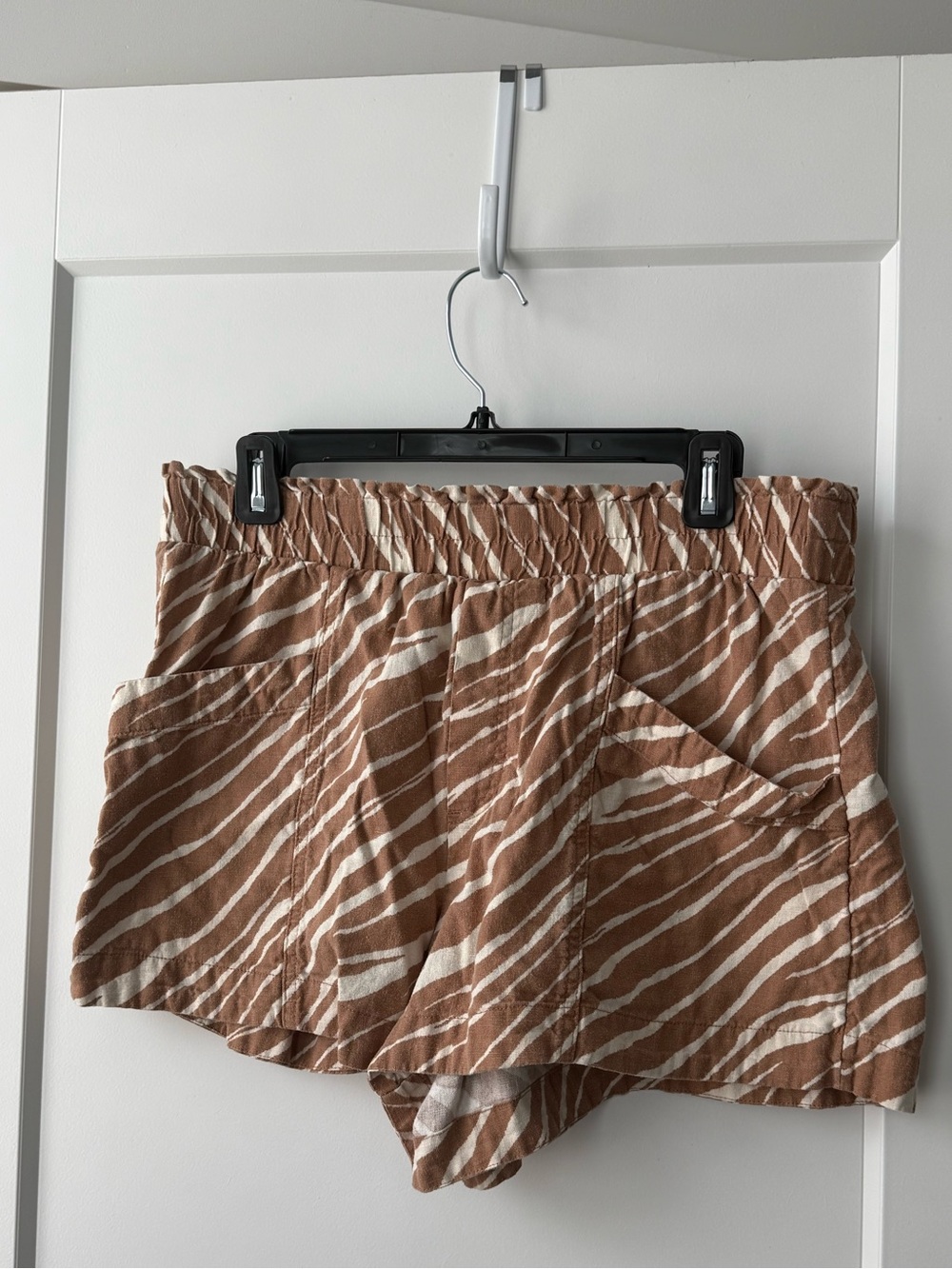 Women’s Brown Zebra-Stripe Elastic Waist Shorts linen blend